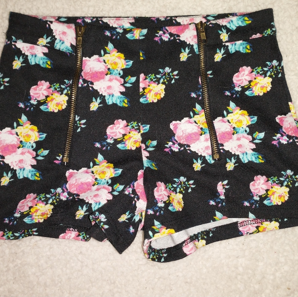 Charlotte Russe stretchy floral shorts size small